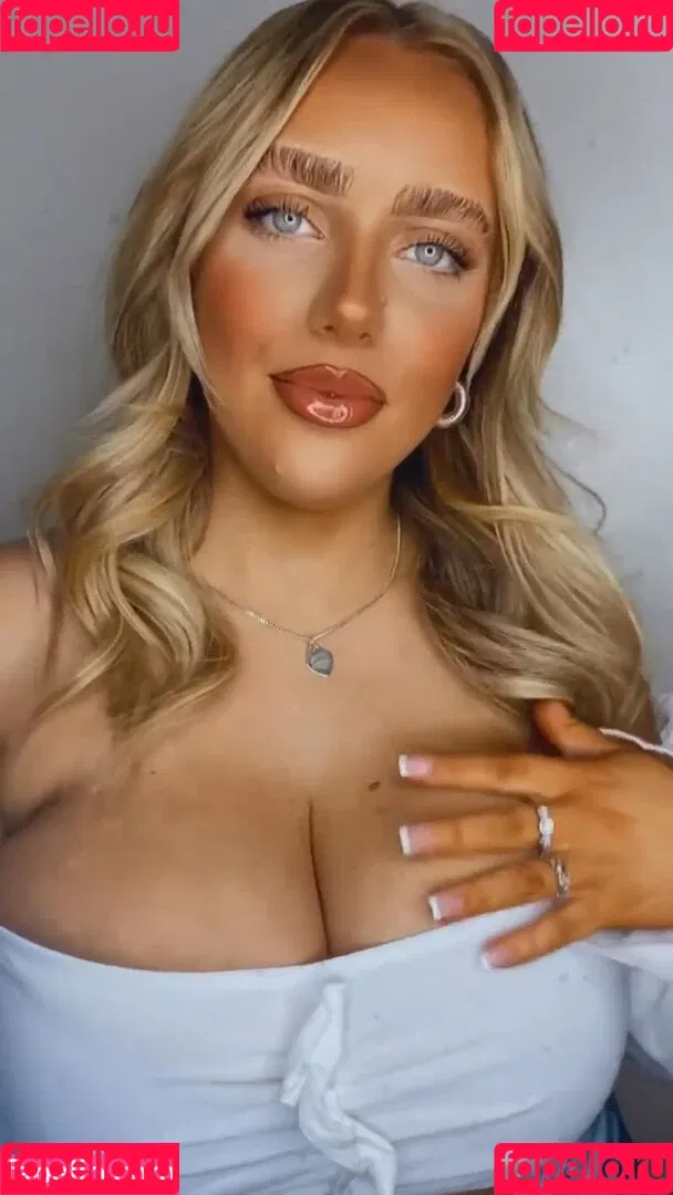 Aurora Onlyfans Photo Gallery 