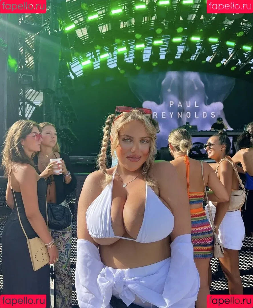 Aurora Onlyfans Photo Gallery 