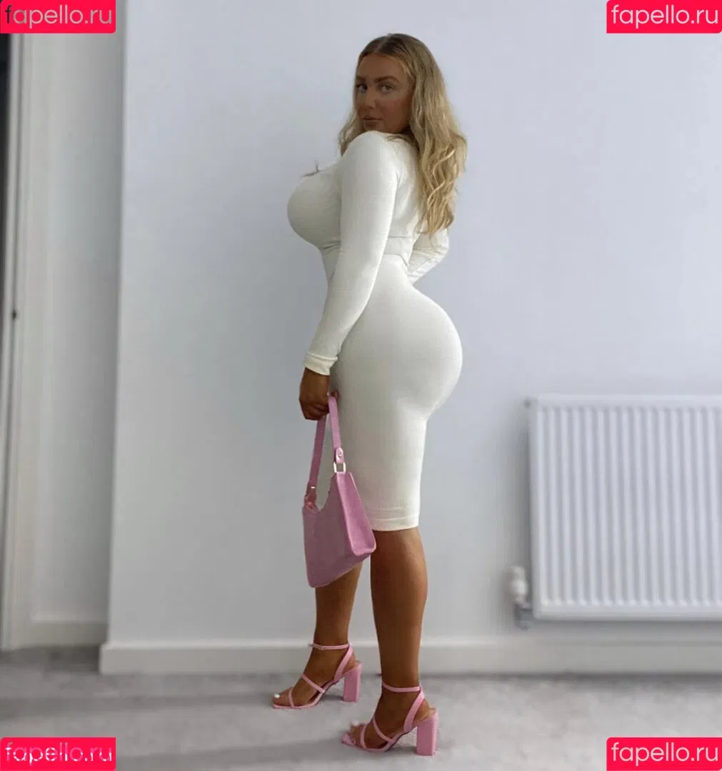Aurora Onlyfans Photo Gallery 