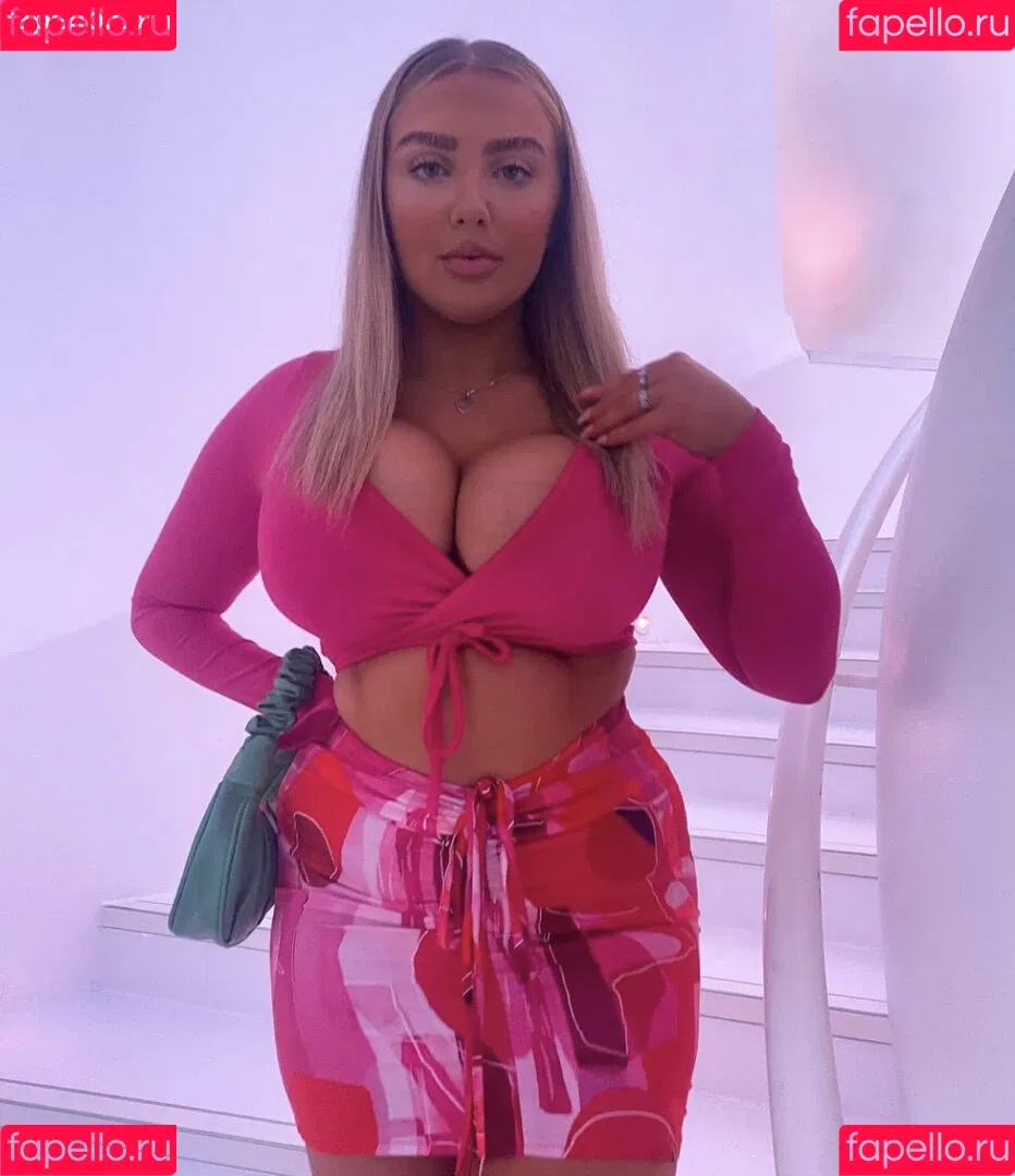 Aurora Onlyfans Photo Gallery 