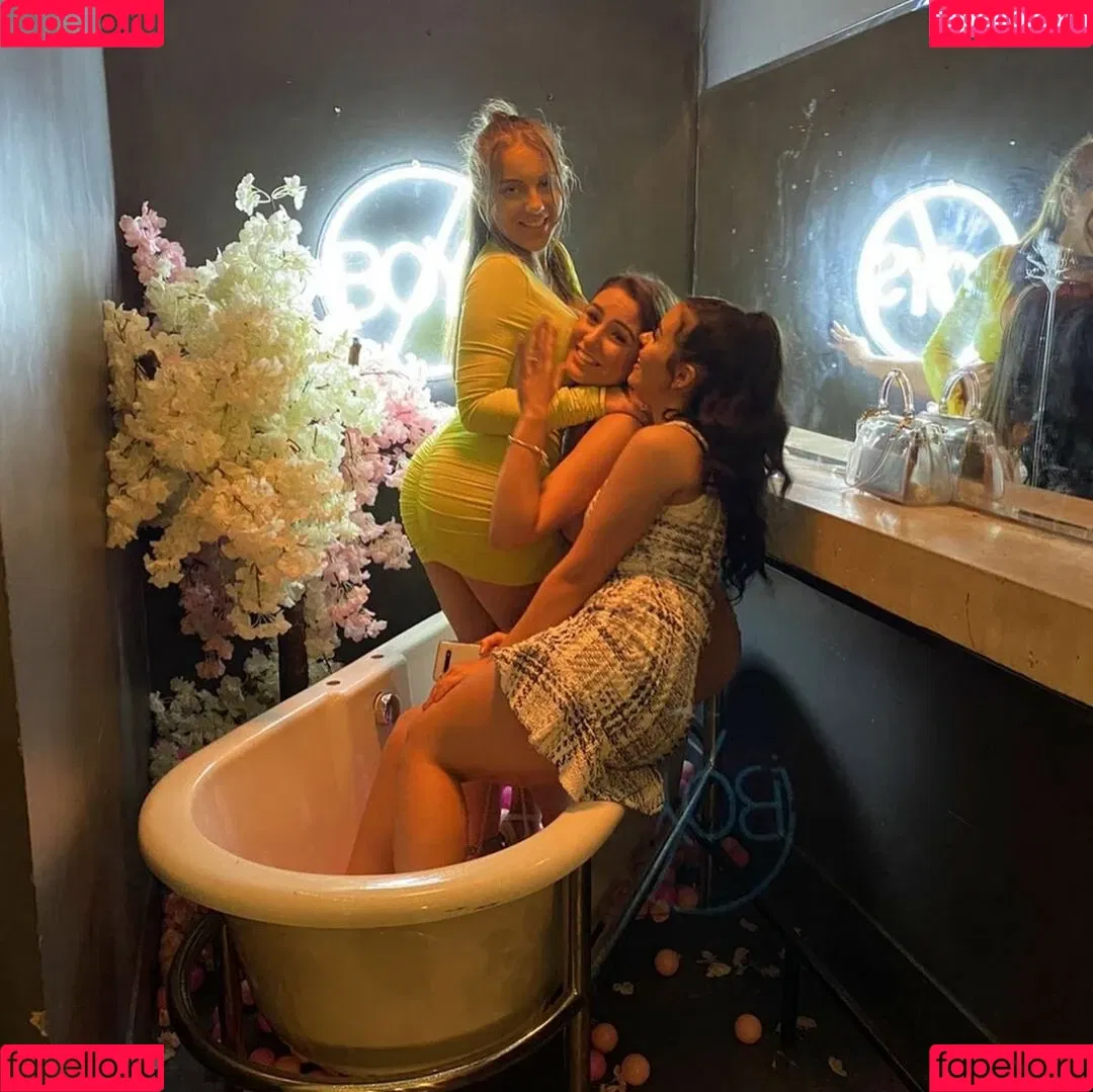 Aurora Onlyfans Photo Gallery 