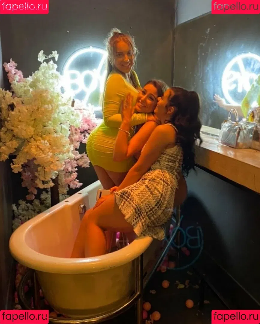 Aurora Onlyfans Photo Gallery 
