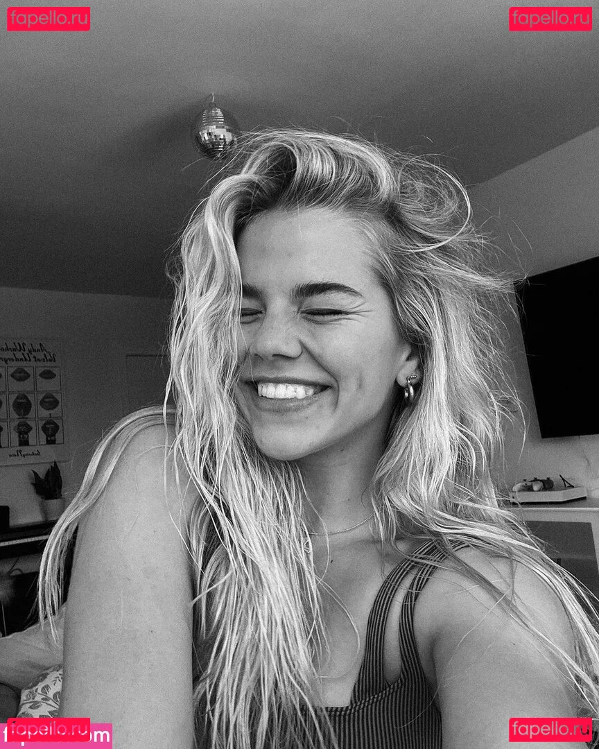 Becca Means Onlyfans Photo Gallery 