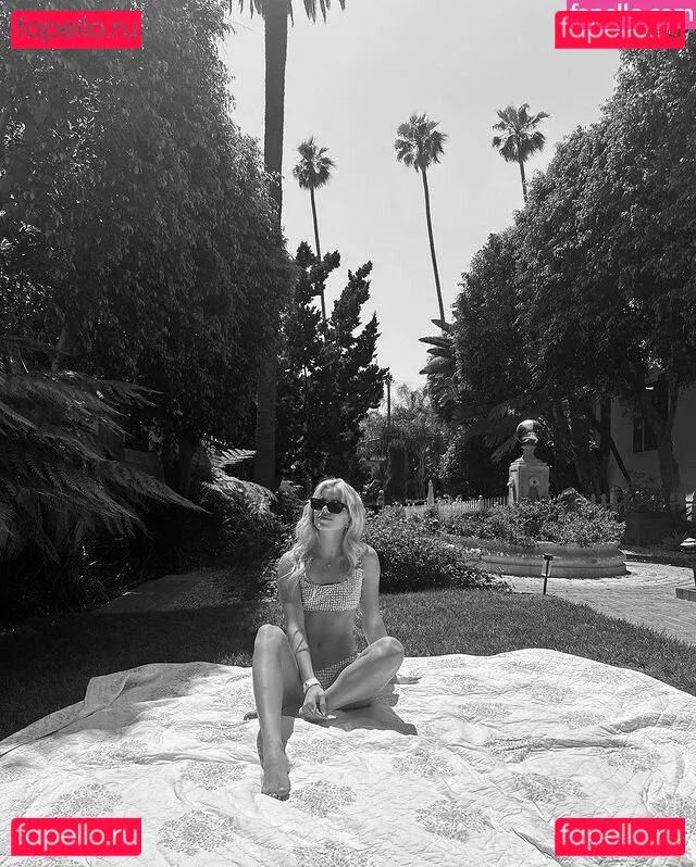 Becca Means Onlyfans Photo Gallery 