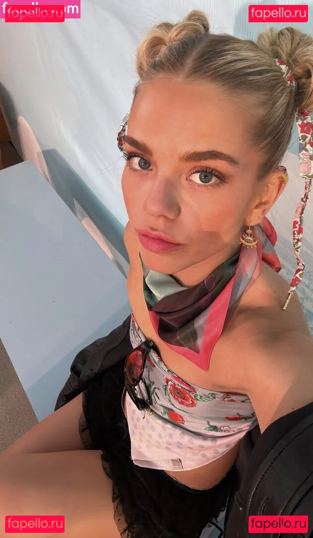 Becca Means Onlyfans Photo Gallery 