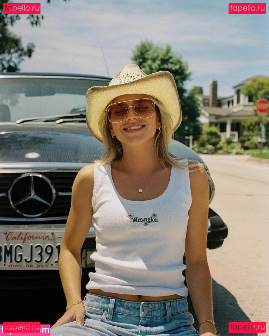 Becca Means Onlyfans Photo Gallery 