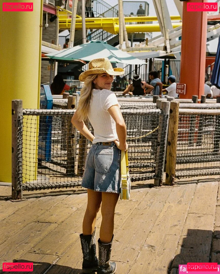 Becca Means Onlyfans Photo Gallery 