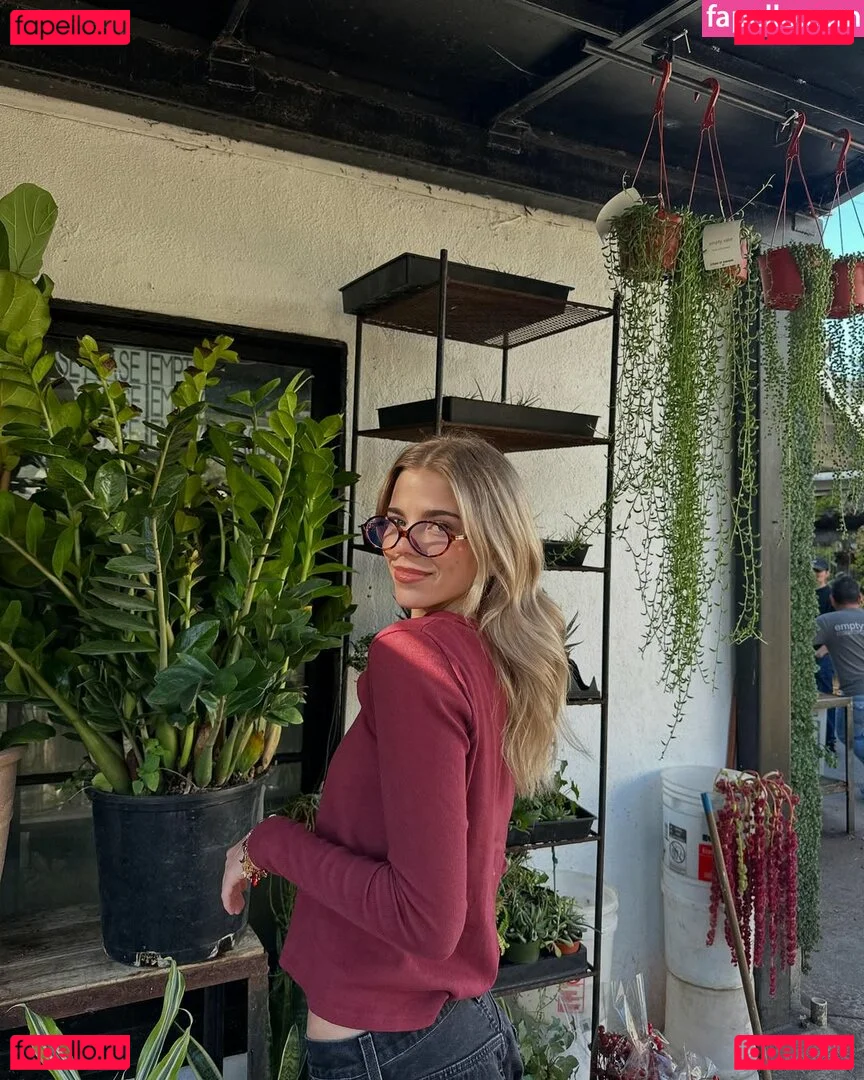 Becca Means Onlyfans Photo Gallery 