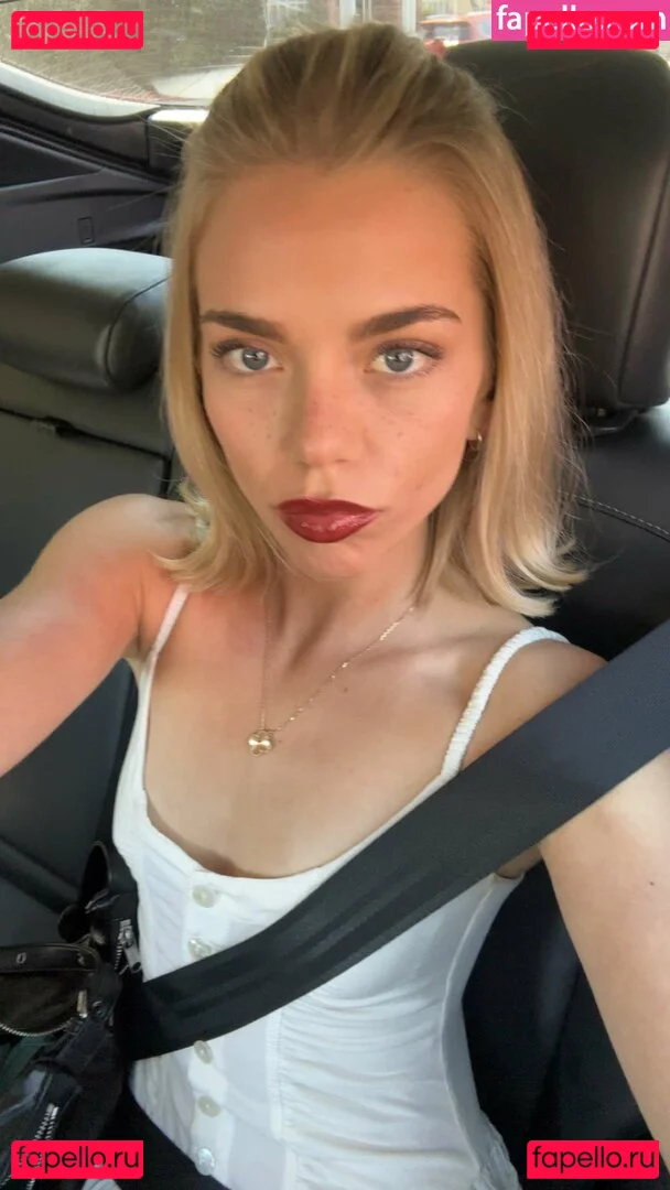 Becca Means Onlyfans Photo Gallery 