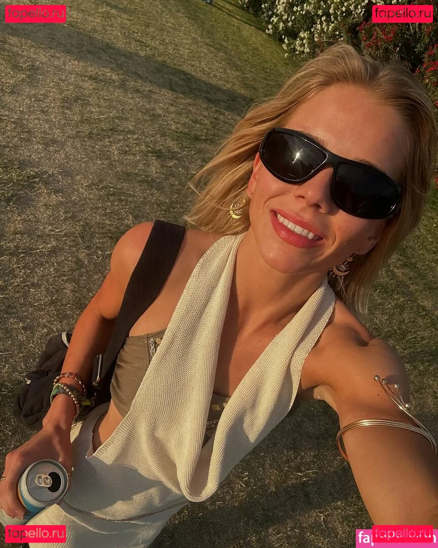 Becca Means Onlyfans Photo Gallery 