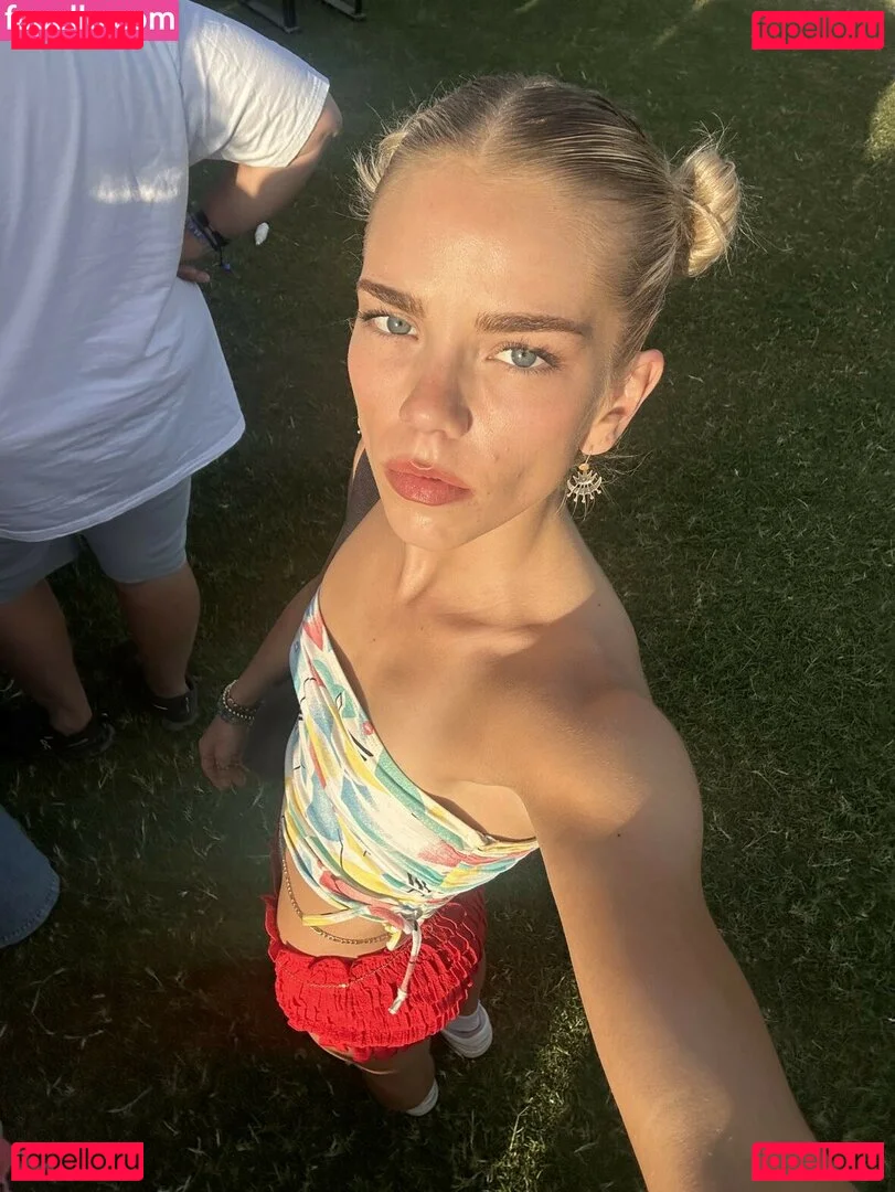 Becca Means Onlyfans Photo Gallery 