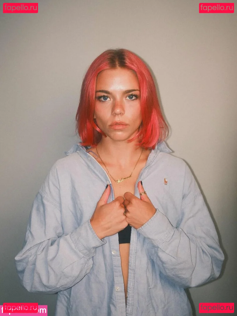 Becca Means Onlyfans Photo Gallery 