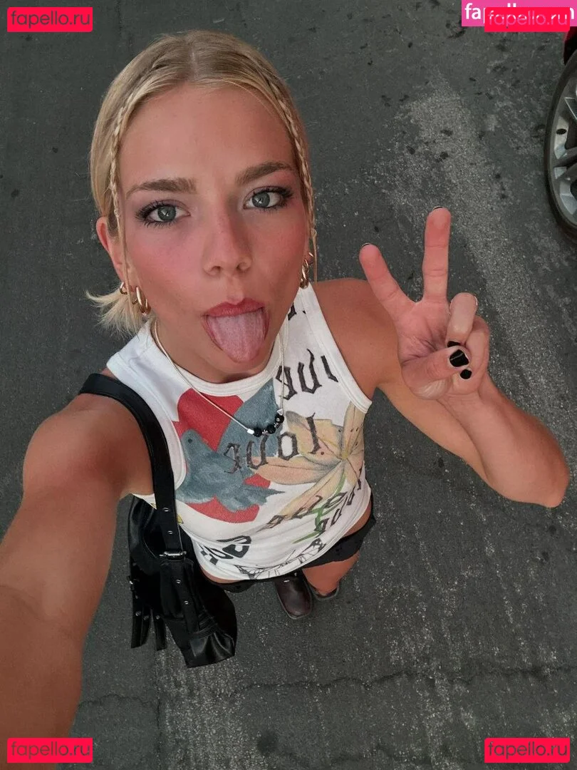 Becca Means Onlyfans Photo Gallery 