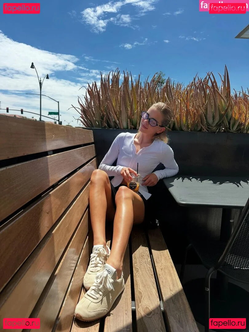 Becca Means Onlyfans Photo Gallery 