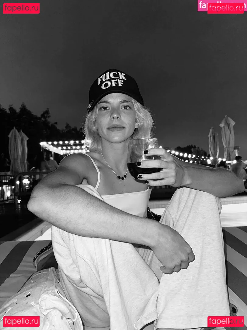 Becca Means Onlyfans Photo Gallery 