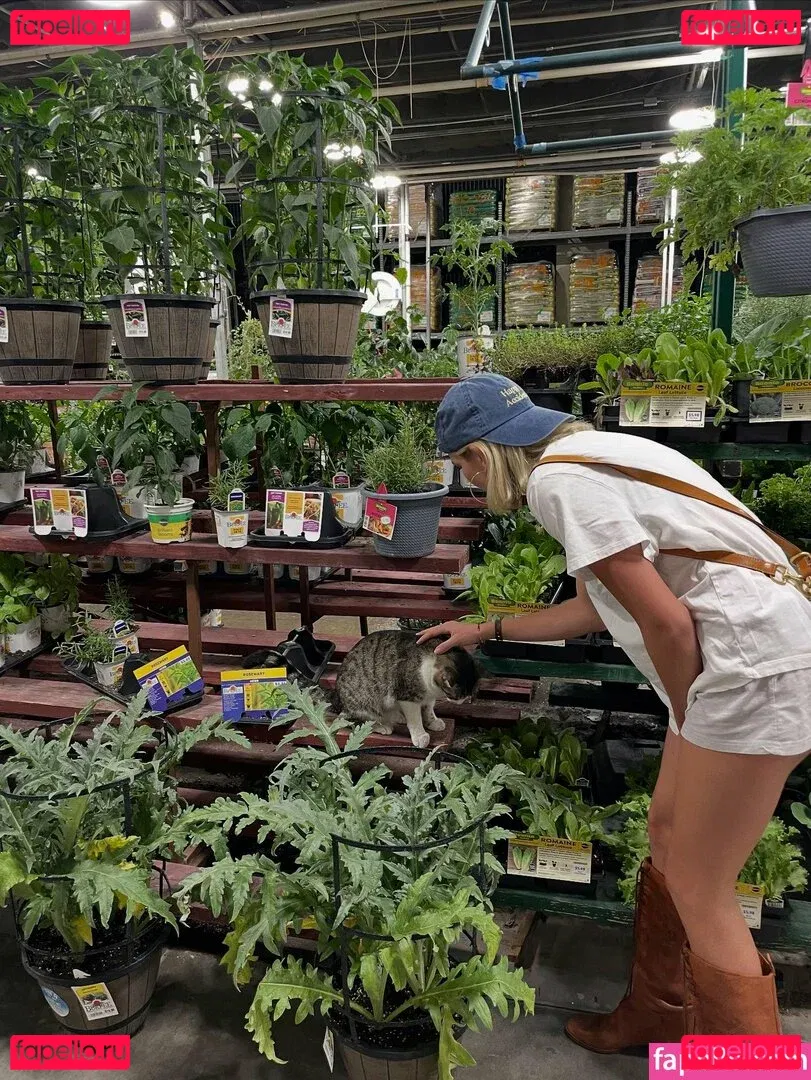 Becca Means Onlyfans Photo Gallery 