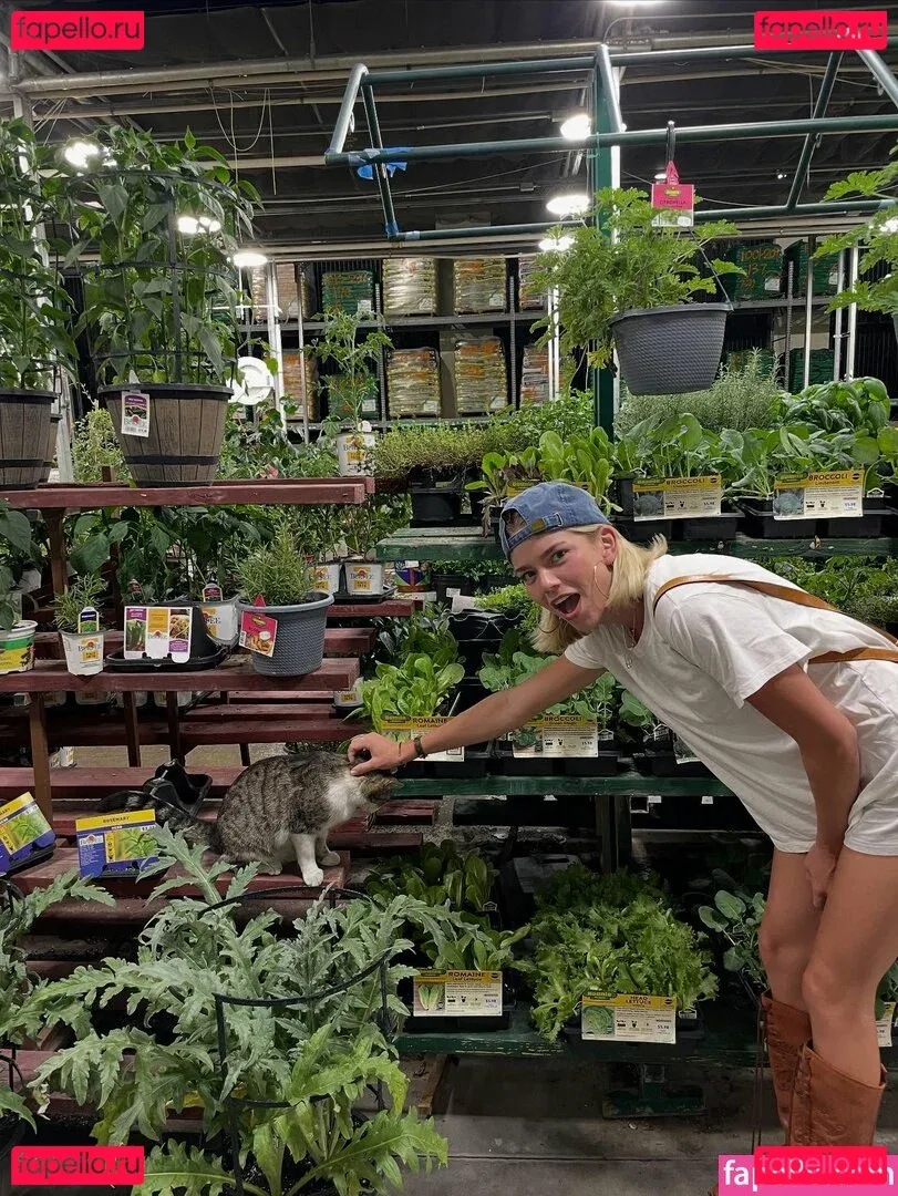 Becca Means Onlyfans Photo Gallery 