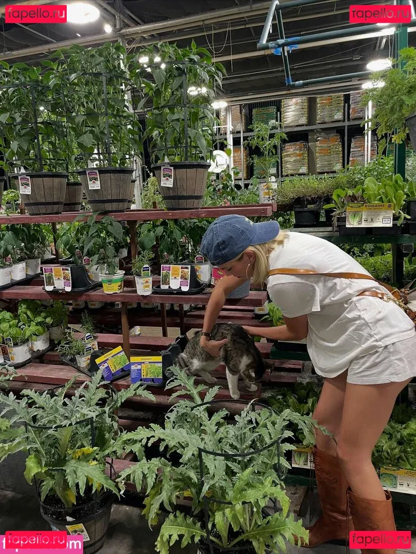 Becca Means Onlyfans Photo Gallery 