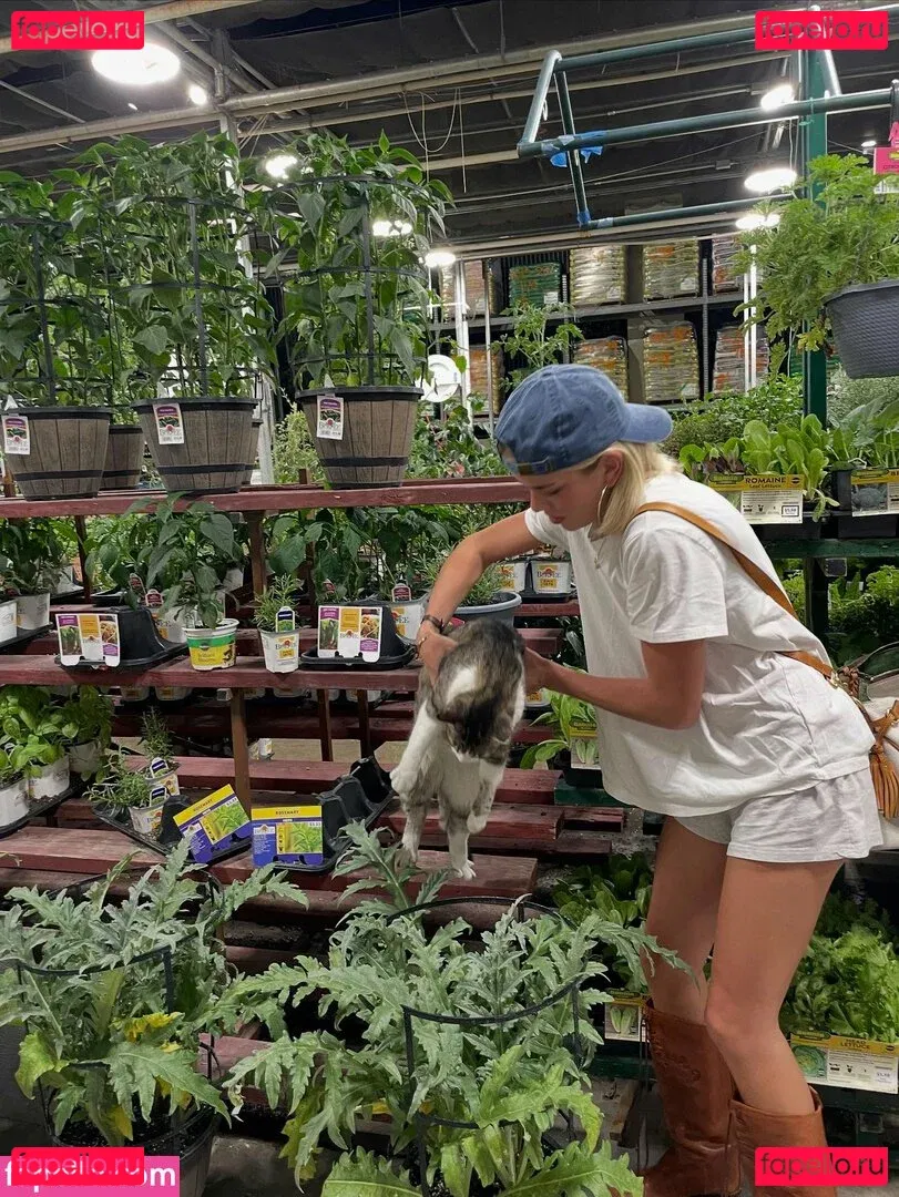 Becca Means Onlyfans Photo Gallery 