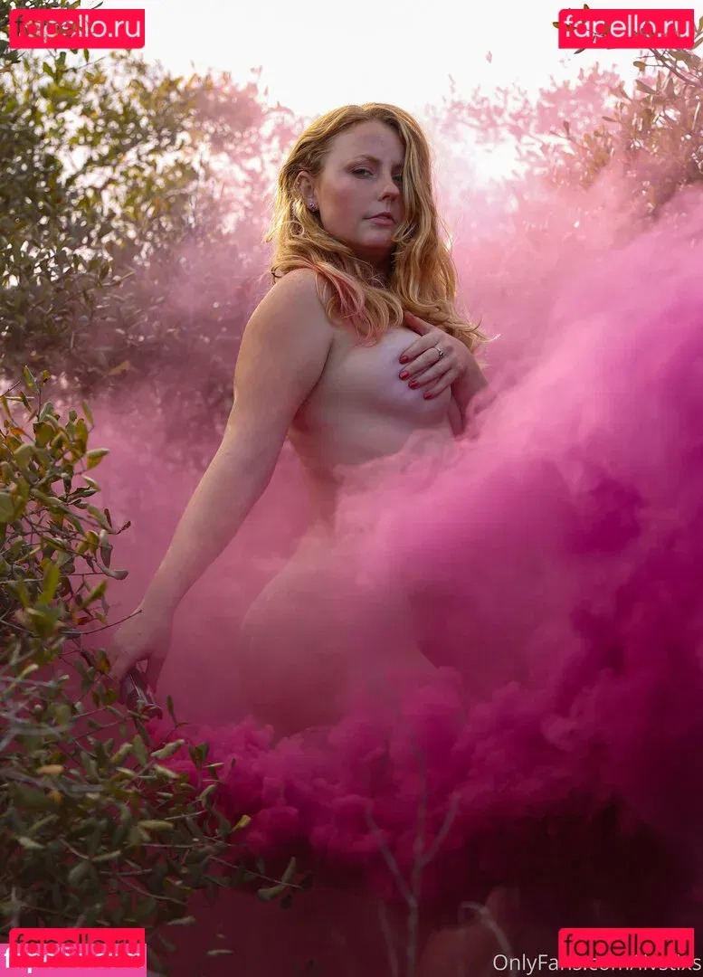 LivStixs Onlyfans Photo Gallery 