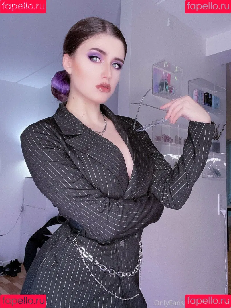 Adeline Frost Onlyfans Photo Gallery 