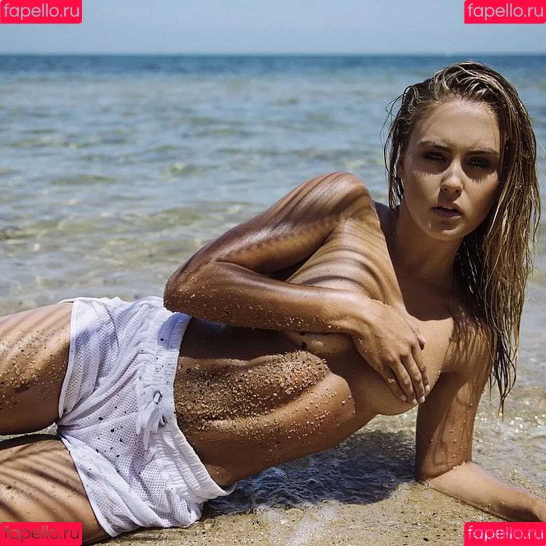 Steph Claire Smith Onlyfans Photo Gallery 