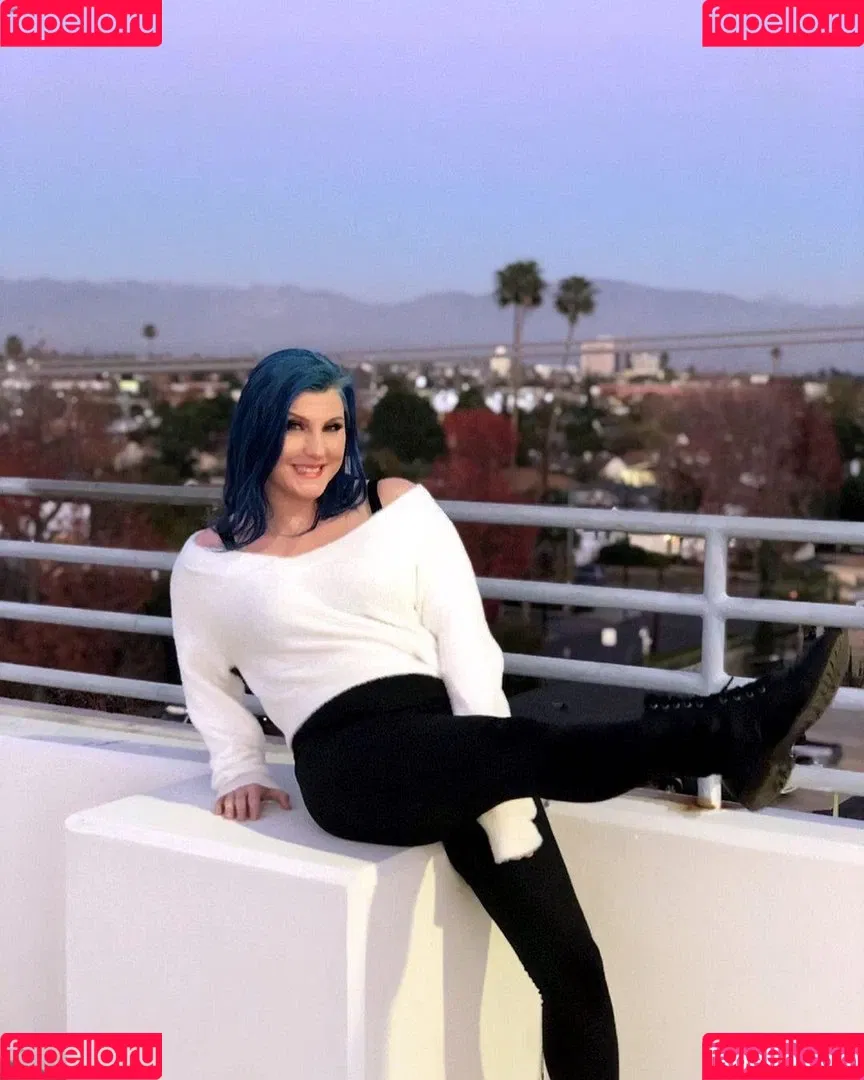 Leva Bates Onlyfans Photo Gallery 