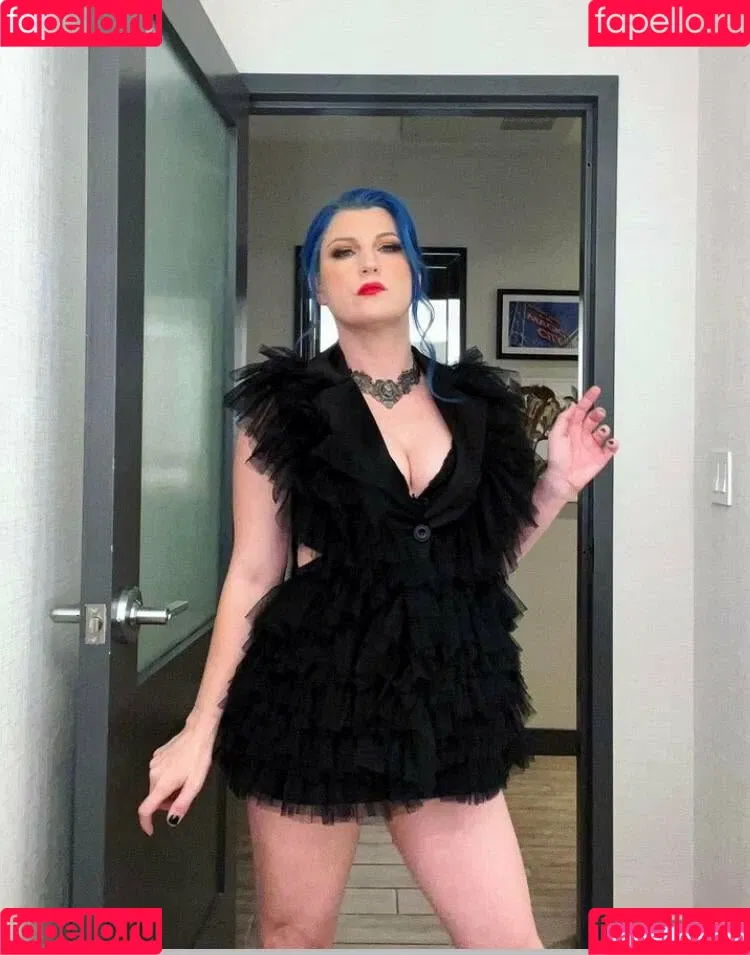 Leva Bates Onlyfans Photo Gallery 