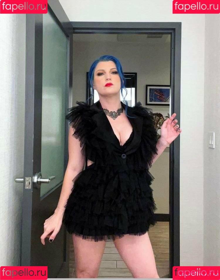 Leva Bates Onlyfans Photo Gallery 