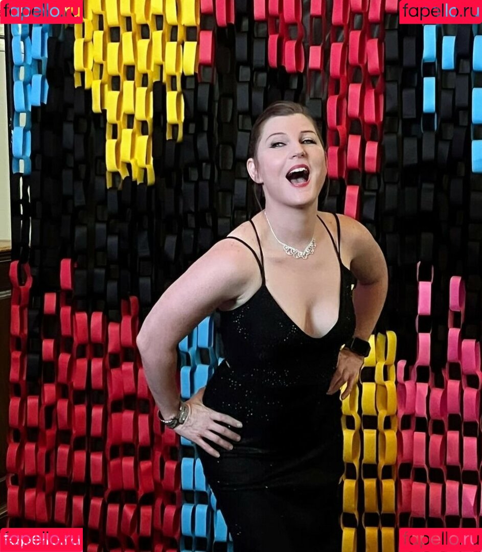 Leva Bates Onlyfans Photo Gallery 