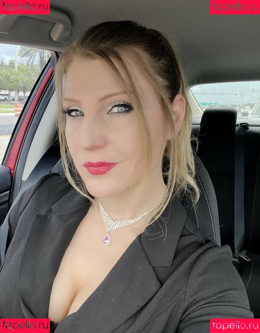 Leva Bates Onlyfans Photo Gallery 