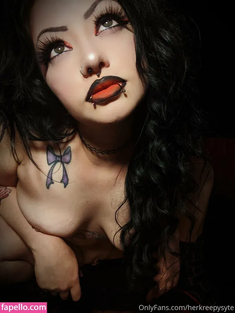 herkreepysyte Onlyfans Photo Gallery 