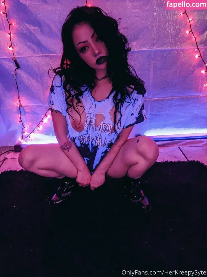 herkreepysyte Onlyfans Photo Gallery 