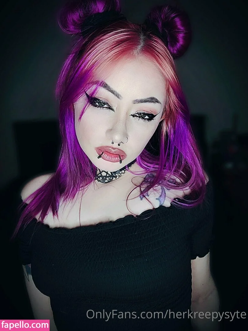 herkreepysyte Onlyfans Photo Gallery 