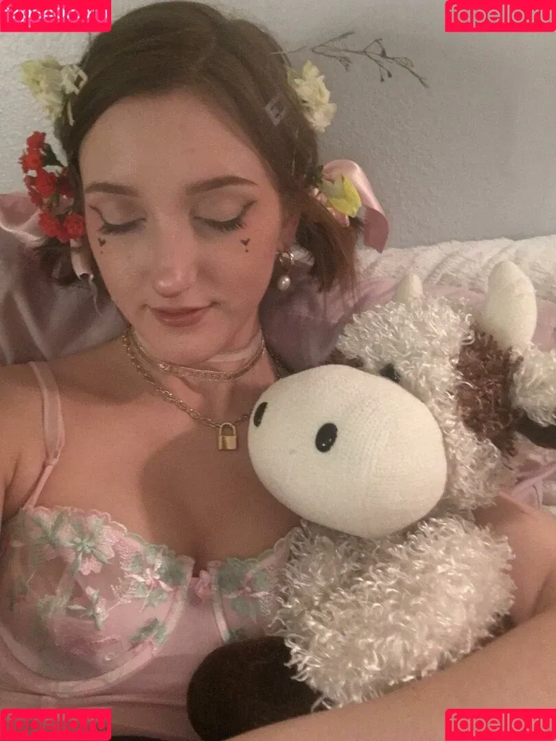 docilemoth Onlyfans Photo Gallery 