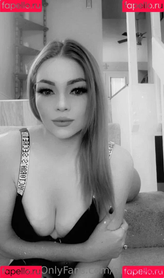 MsKenner Onlyfans Photo Gallery 