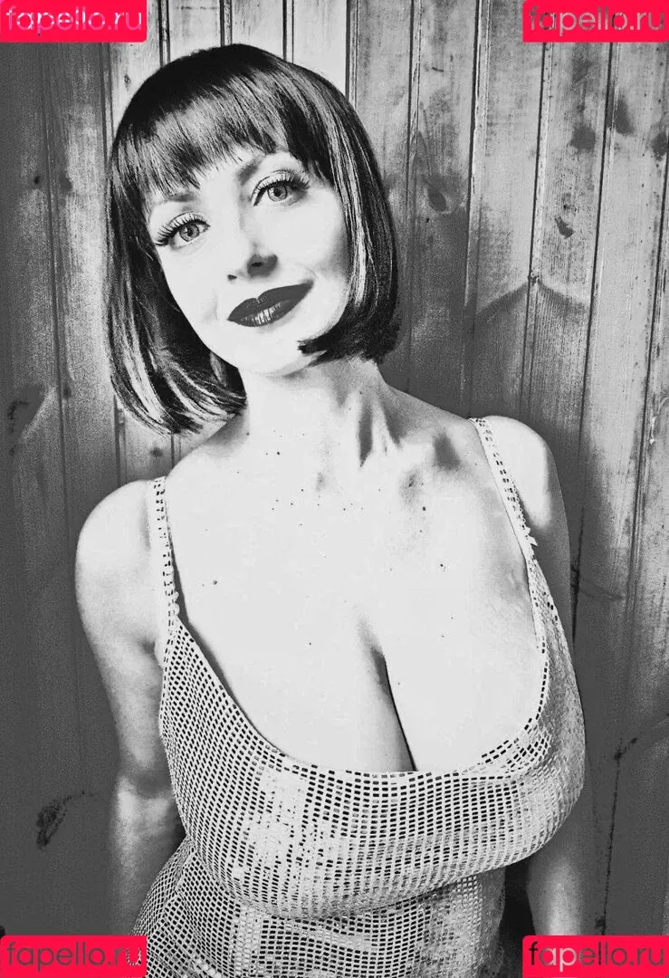 Lisa Bukawski Onlyfans Photo Gallery 