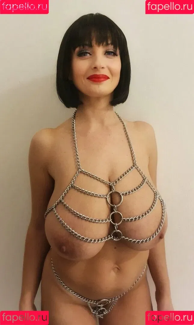 Lisa Bukawski Onlyfans Photo Gallery 