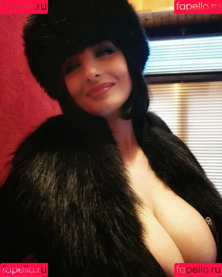 Lisa Bukawski Onlyfans Photo Gallery 