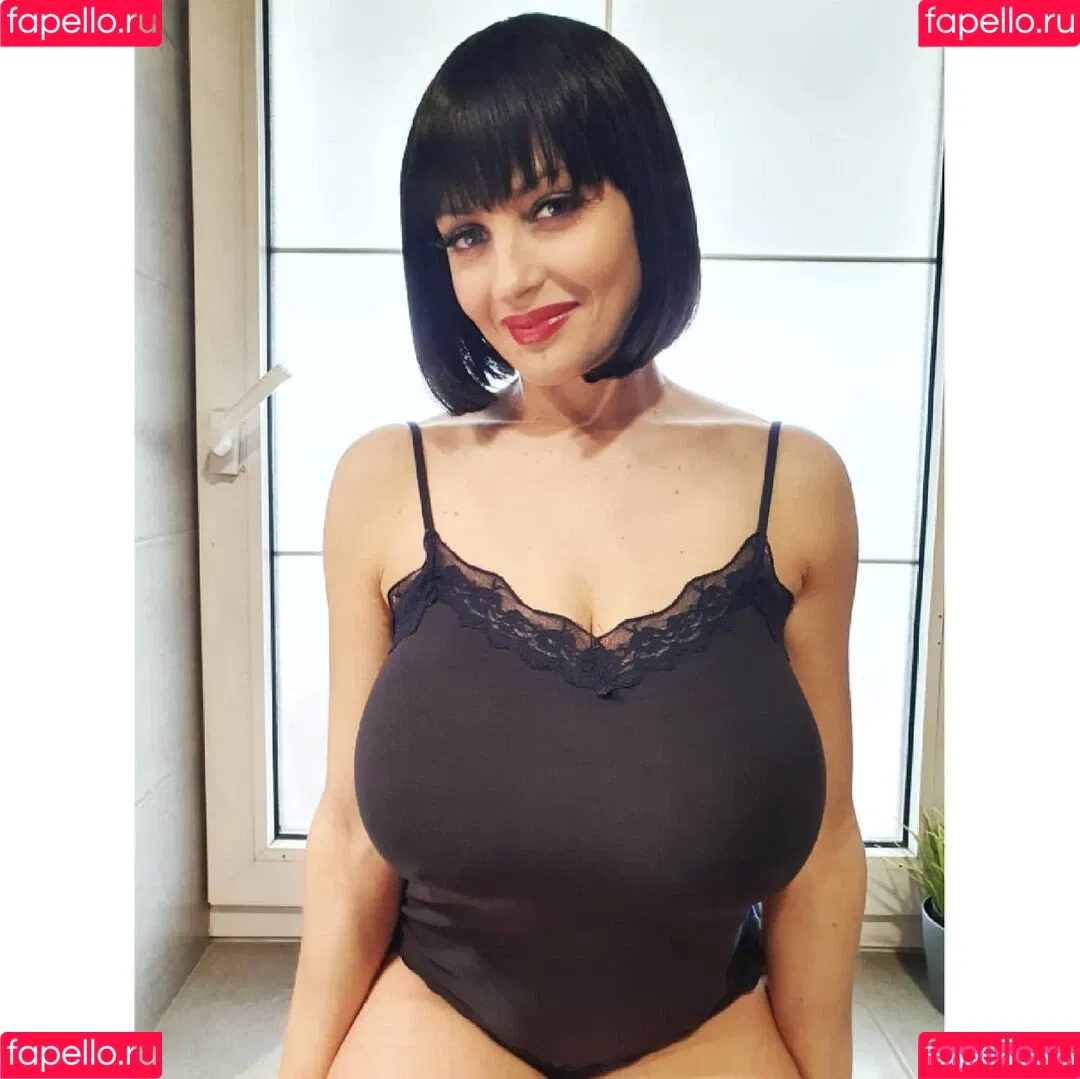 Lisa Bukawski Onlyfans Photo Gallery 