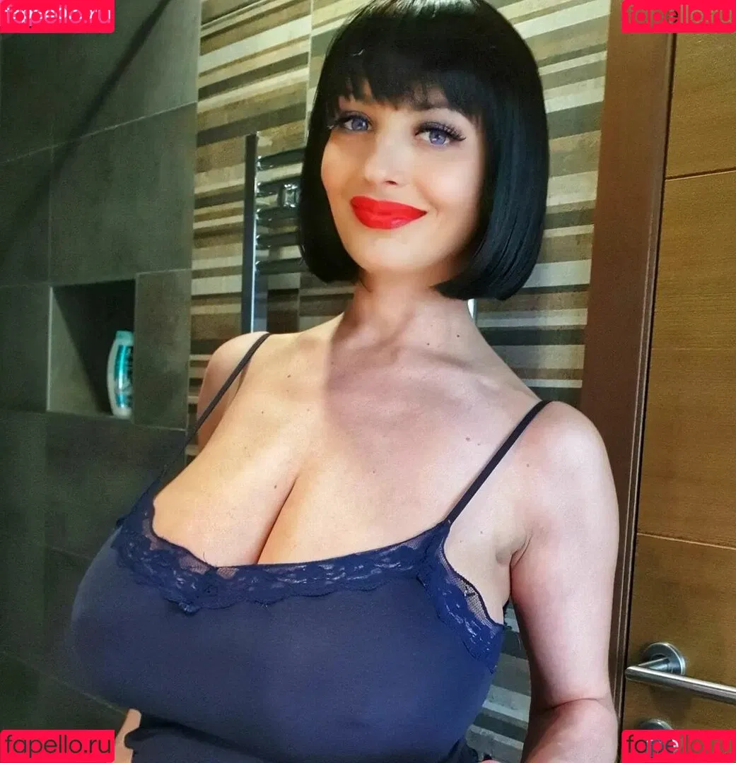 Lisa Bukawski Onlyfans Photo Gallery 