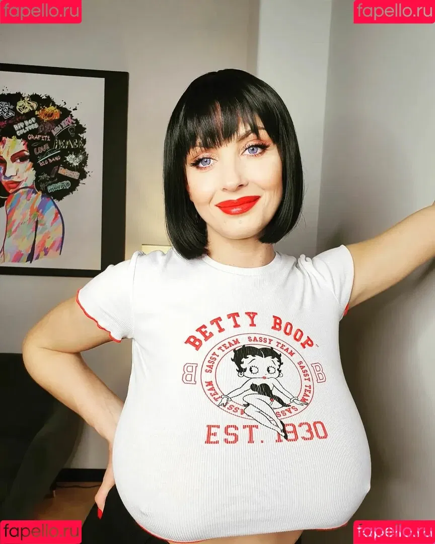 Lisa Bukawski Onlyfans Photo Gallery 