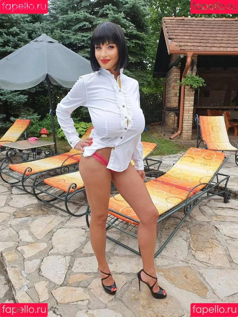 Lisa Bukawski Onlyfans Photo Gallery 