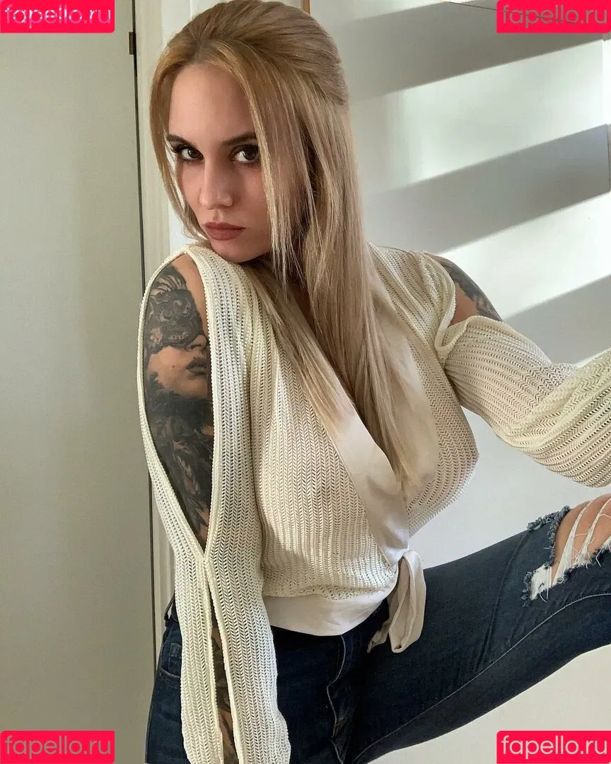 Natasha Thomsen Onlyfans Photo Gallery 