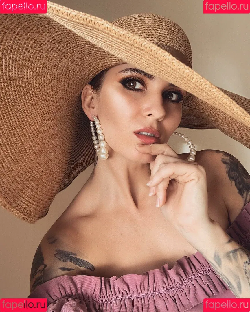 Natasha Thomsen Onlyfans Photo Gallery 