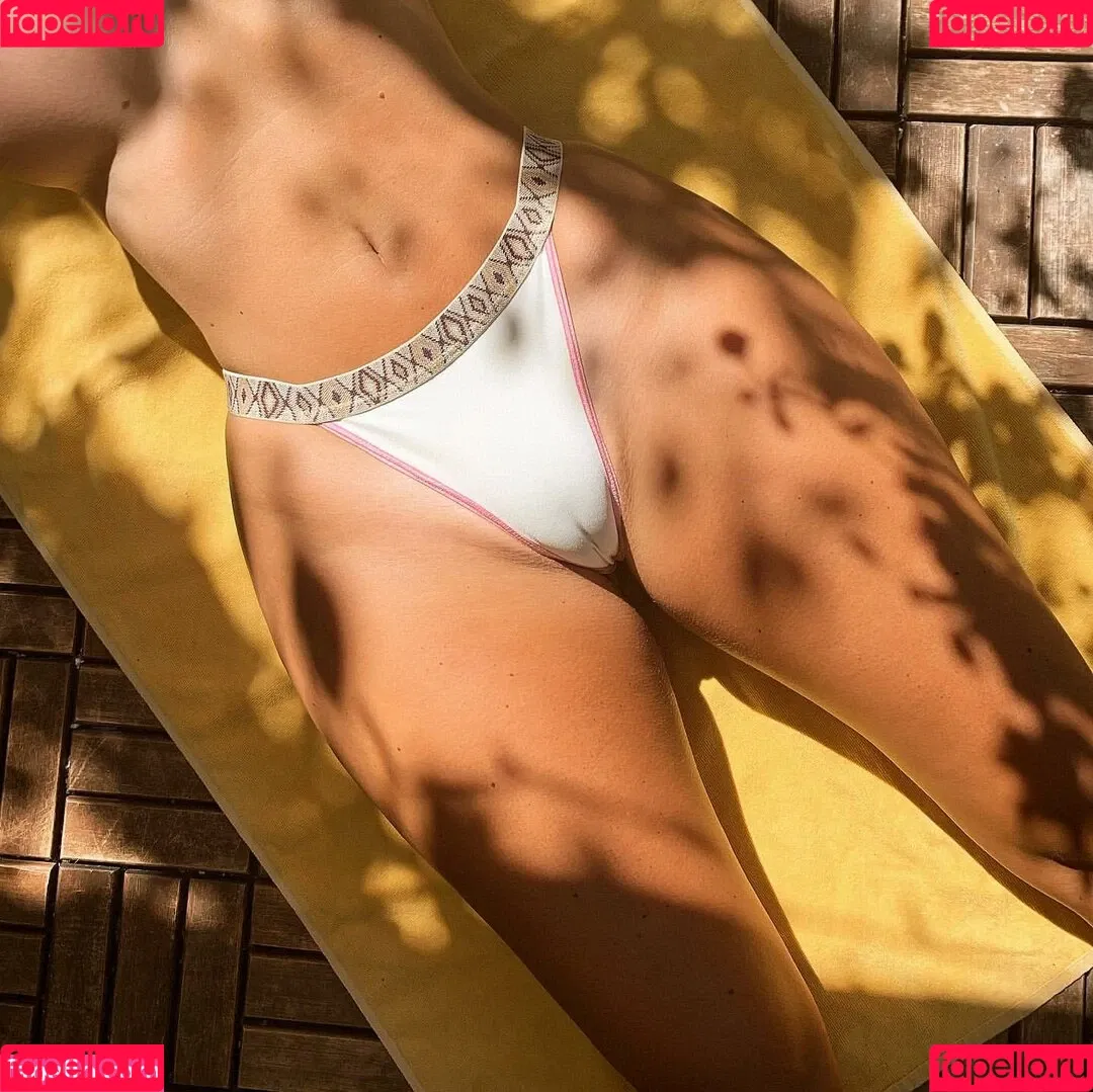 Natasha Thomsen Onlyfans Photo Gallery 