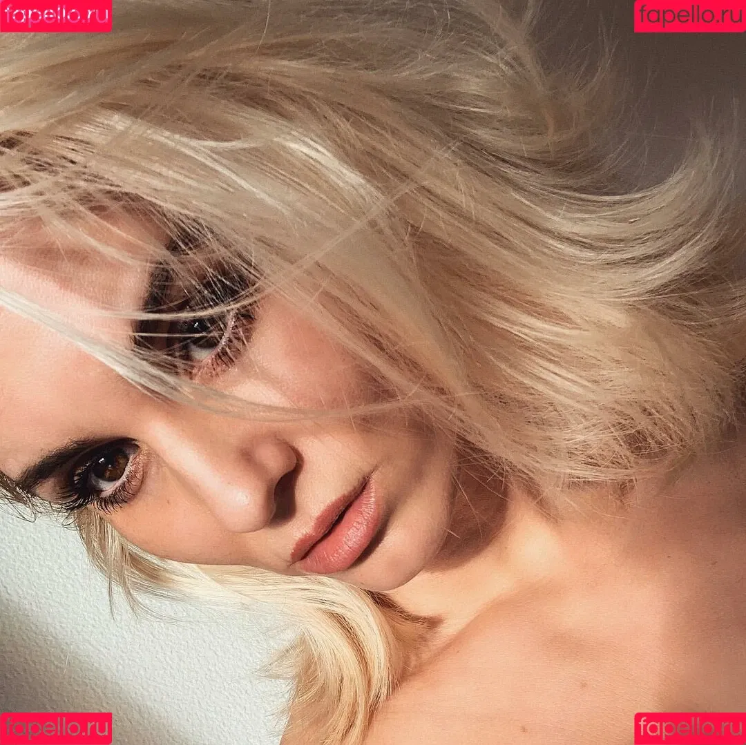 Natasha Thomsen Onlyfans Photo Gallery 