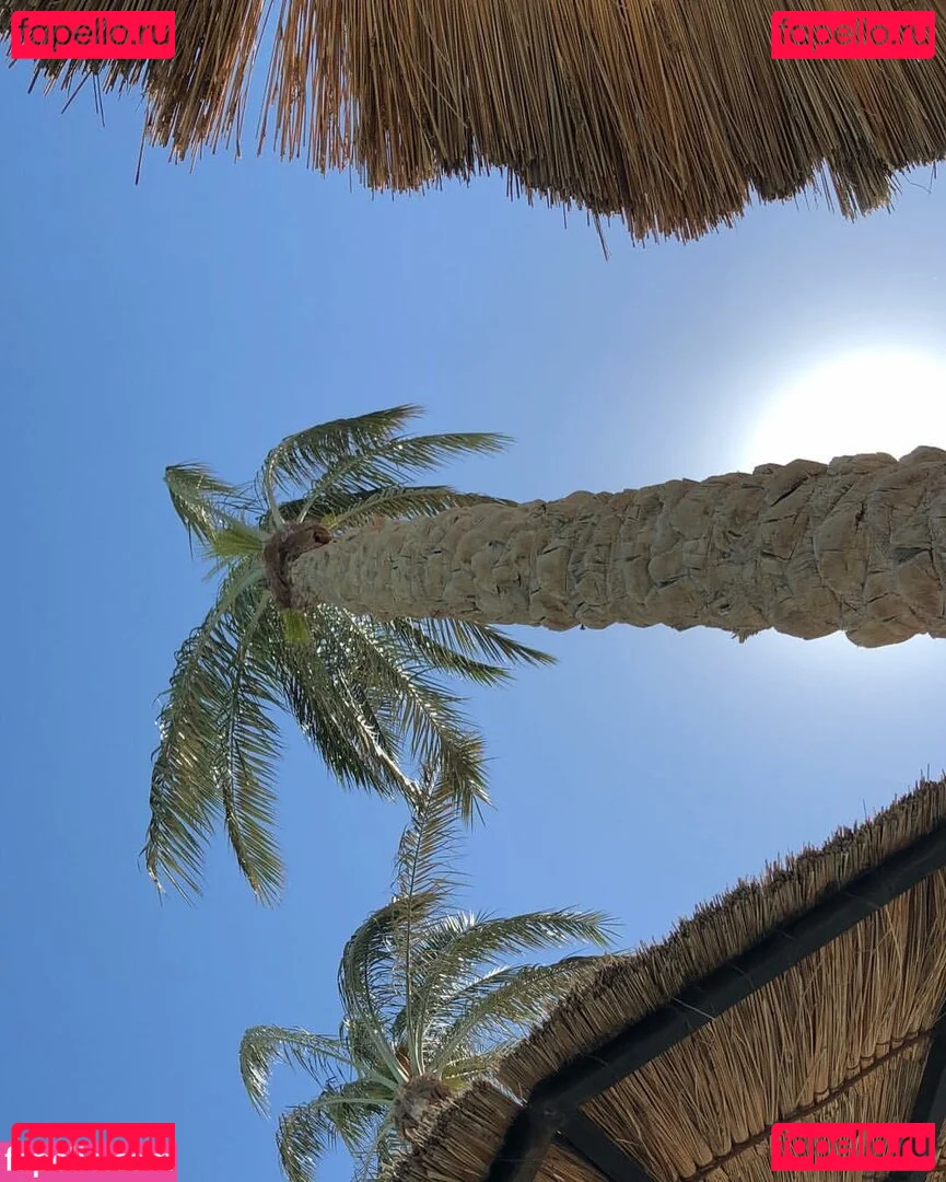 Natasha Thomsen Onlyfans Photo Gallery 