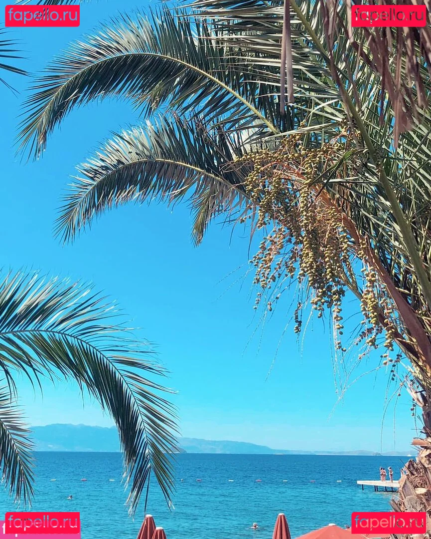 Natasha Thomsen Onlyfans Photo Gallery 