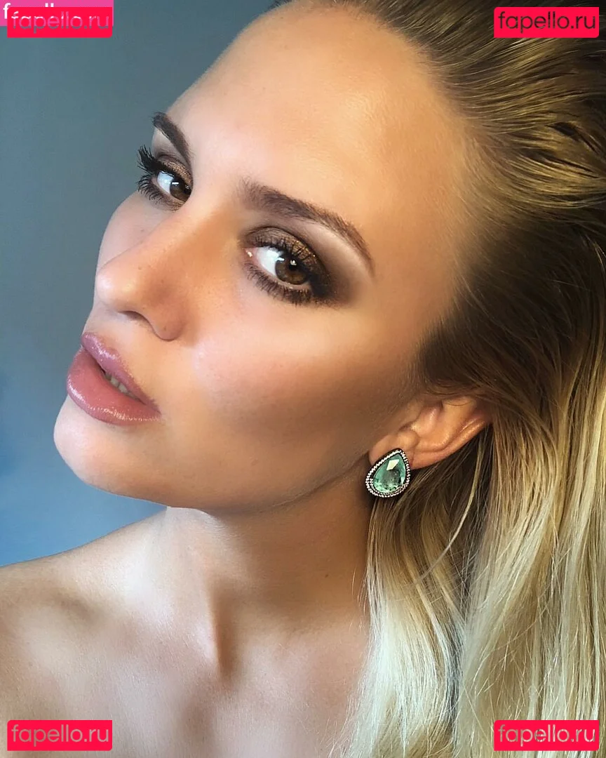 Natasha Thomsen Onlyfans Photo Gallery 